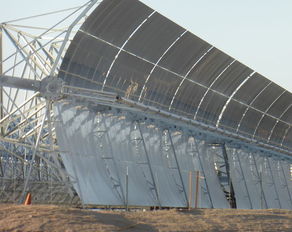 Concentratore di energia solare: fotovoltaico parabolico e acqua